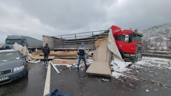 58 aracın karıştığı zincirleme kazada yaralanan 2 kişinin durumu ağır