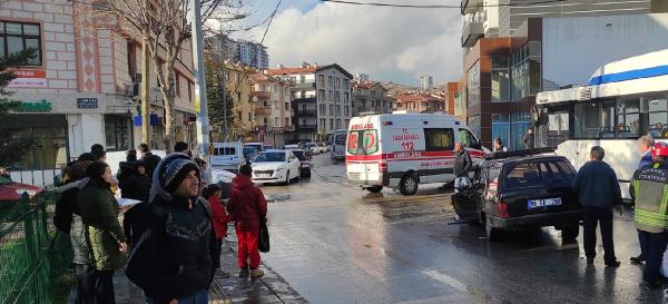 Ankara'da alkollü sürücü ters şeride girerek, EGO otobüsüne çarptı; kaza anı kamerada