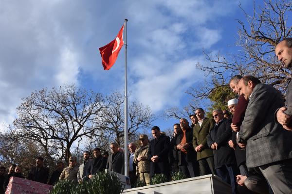 Siirt'te PKK'lı teröristlerce şehit edilen 6 güvenlik korucusu, mezarları başında anıldı