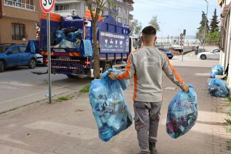 İnegöl'de 4 yılda 31 bin ton atıkla gelecek kurtuldu