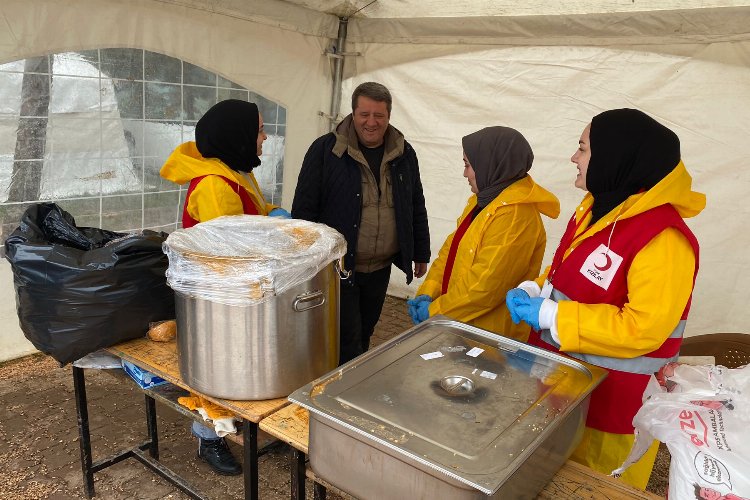 Manisa'nın afet bölgesine desteği sürüyor