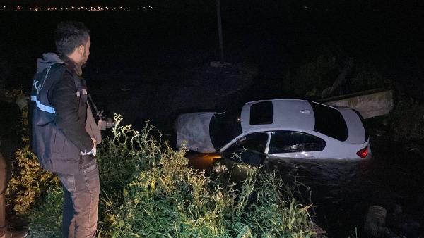 Adana’da otomobil sulama kanalına düştü: 1 ölü, 1 yaralı