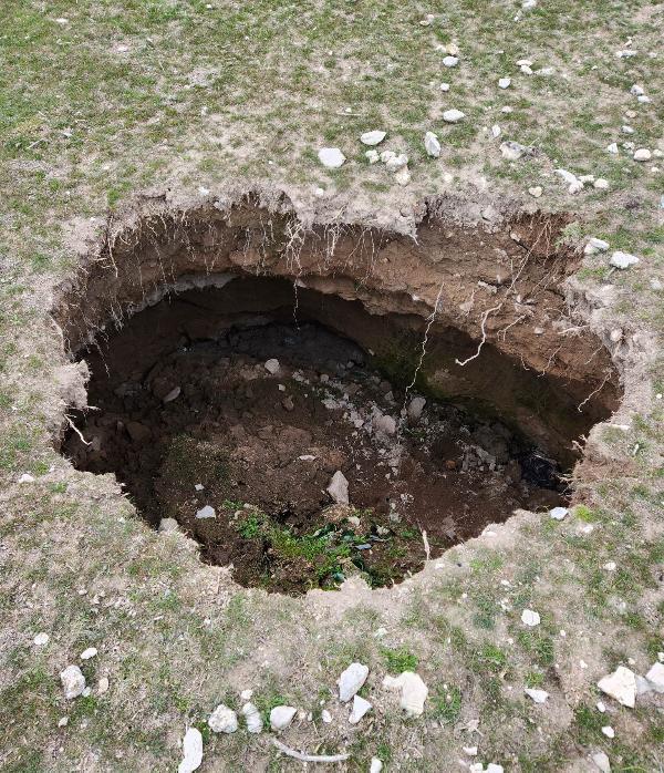 Aksaray'da 10 metre derinliğinde obruk oluştu