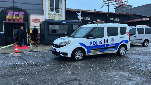 Alkollü eğlence mekanında husumetliler arasında silahlı kavga: 1 ölü, 4 yaralı