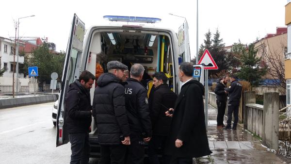 Annesini öldürüp, babasını yaraladı / Ek fotoğraf