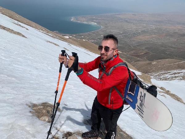 Artos Dağı'nda snowboard