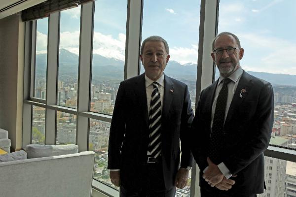 Bakan Akar, Yeni Zelandalı mevkidaşı ile görüştü