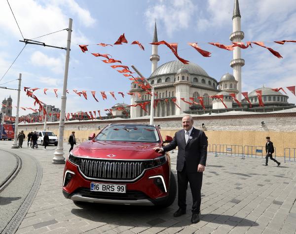 Bakan Varank'ın TOGG ile İstiklal turu