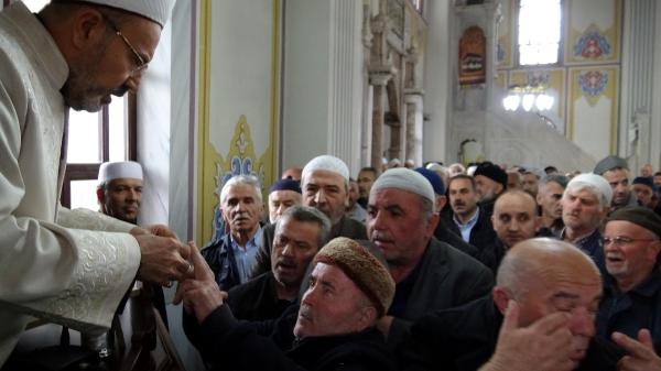 Bolu'da Sakal-ı Şerif'i görmek için sıraya girdiler