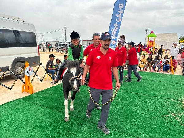 Çadır kentte yaşayan çocuklara 'pony at' ile moral