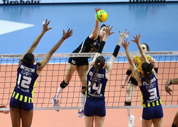 CEV Şampiyonlar Ligi'nde finalin adı Eczacıbaşı Dynavit - VakıfBank