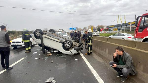 Çorlu'da iki otomobil çarpıştı; 2 yaralı