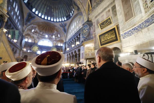 Cumhurbaşkanı Erdoğan bayram namazını Ayasofya Camii'nde kıldı