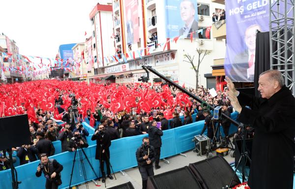 Cumhurbaşkanı Erdoğan: Kumar masasının gündeminde altlarına kırmızı plakalı araç çekme derdi var