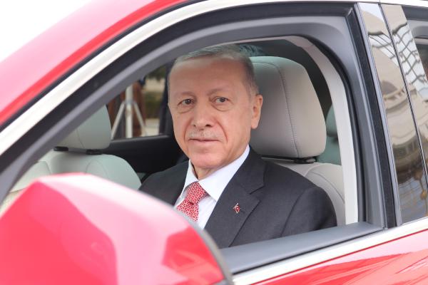 Cumhurbaşkanı Erdoğan'a Togg teslim edildi