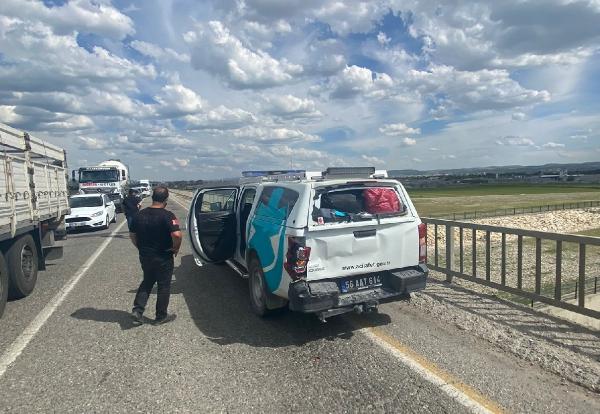 Deprem bölgesinden dönen sağlık ekibinin olduğu araca TIR çarptı: 1 yaralı