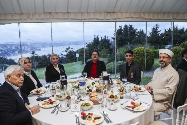 Diyanet İşleri Başkanı Ali Erbaş, İstanbul'da şehit yakınları ve gazilerle iftarda buluştu