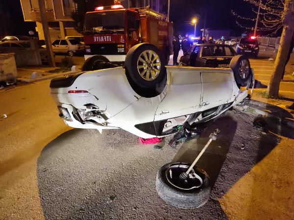 Edirne'de iki otomobil çarpıştı: 1’i ağır 3 yaralı