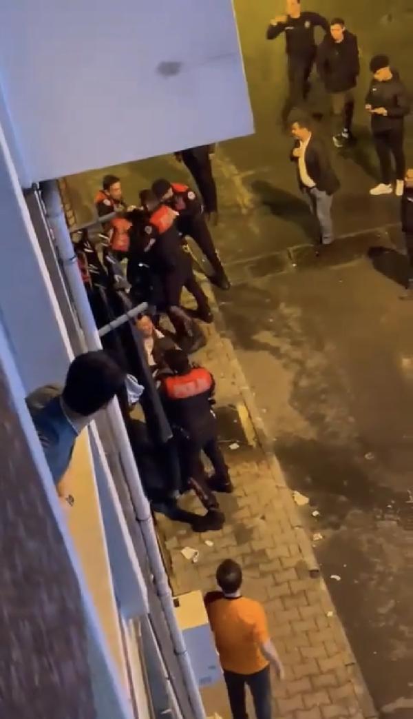 Esenler'de polisi görünce uyuşturucuyu yere atıp kaçtı