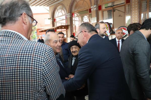 Eski Genelkurmay Başkanı Özkök'ün yengesi vefat etti