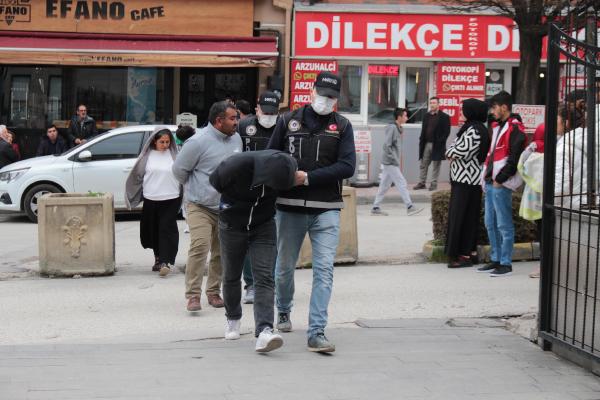 Eskişehir'de 5,5 kilo bonzai ele geçirildi; 4 gözaltı