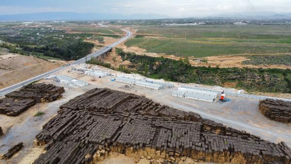 Fabrika arazisine çalışanlar için 130 konteynerle yaşam alanı kuruldu