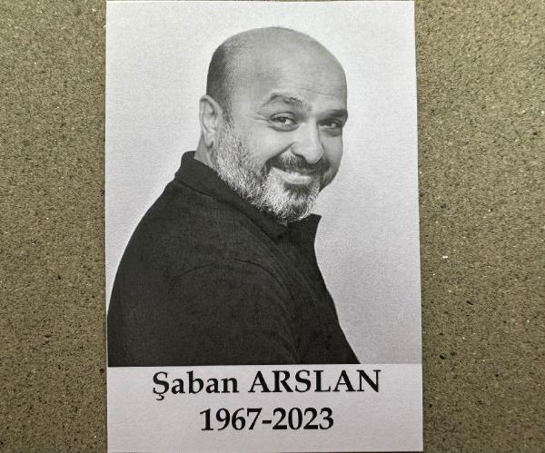 Gazeteci Şaban Arslan için Sabah Gazetesi önünde tören