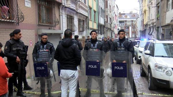 Geniş haber // Bayrampaşa'da kapısına dayanan husumetlisini öldürdü 