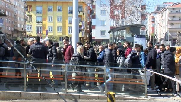 (Geniş haber) Güngören'de tramvay raydan çıktı