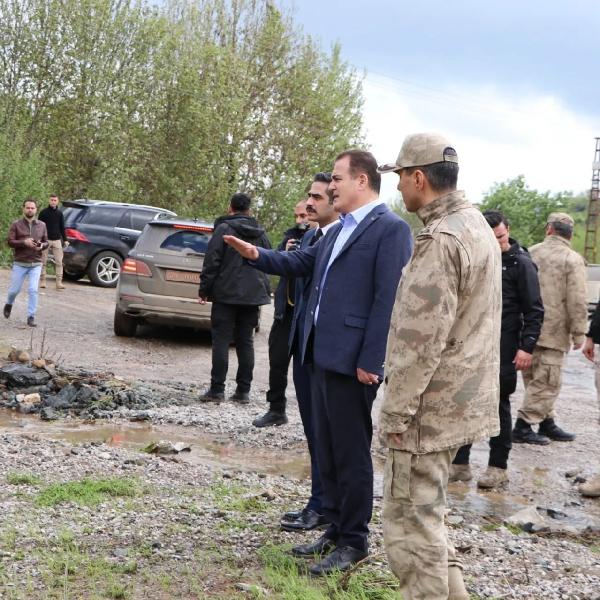 Hakkari'de okullara 'sağanak' tatili (2)