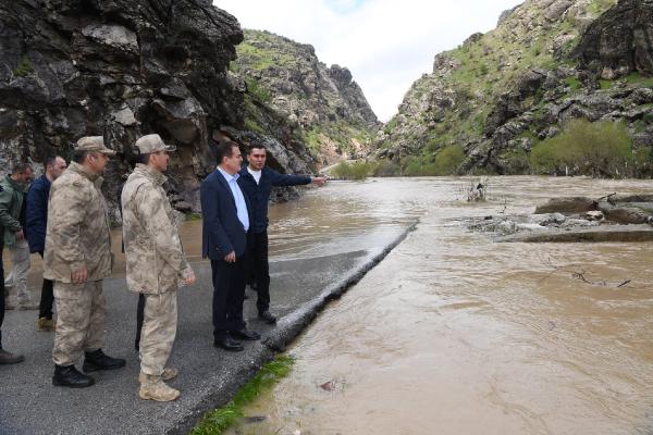 Hakkari'de okullara 'sağanak' tatili (3)