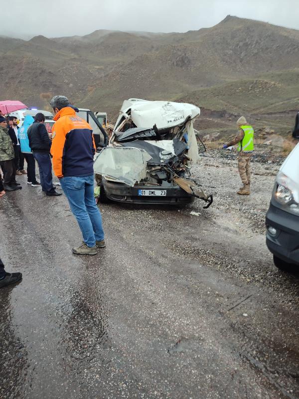 Hakkari'deki kazada ölen 3 kişi, toprağa verildi