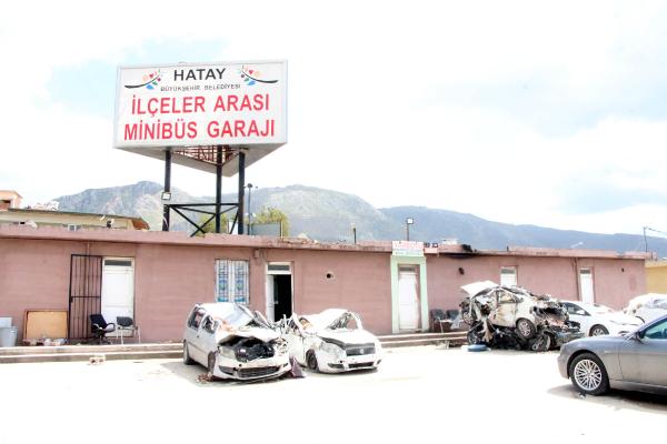 Hatay'da minibüs garajı, araç mezarlığına döndü