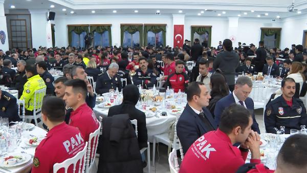 İstanbul Valisi Ali Yerlikaya iftarda emniyet mensuplarıyla bir araya geldi