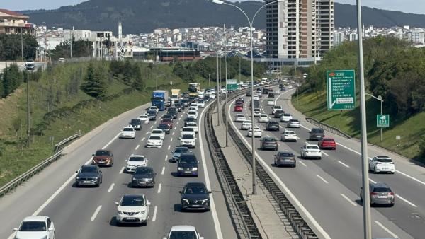 İstanbul'da bayramın 2. gününde trafik yoğunluğu -1 (Sultanbeyli) 