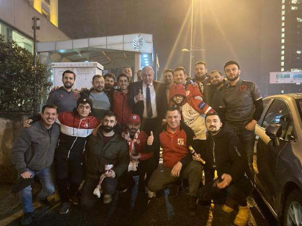 İstanbul'daki Samsunsporlular, Başkan Yıldırım ile şampiyonluğu kutladı