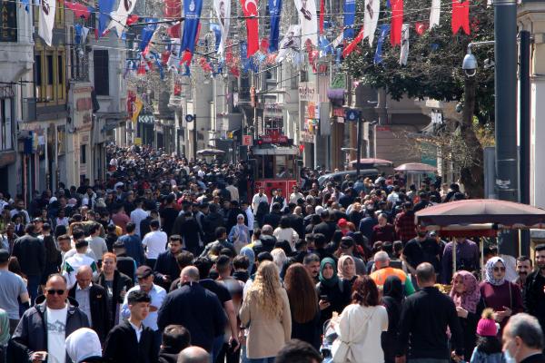 İstiklal Caddesi'nde bayram yoğunluğu