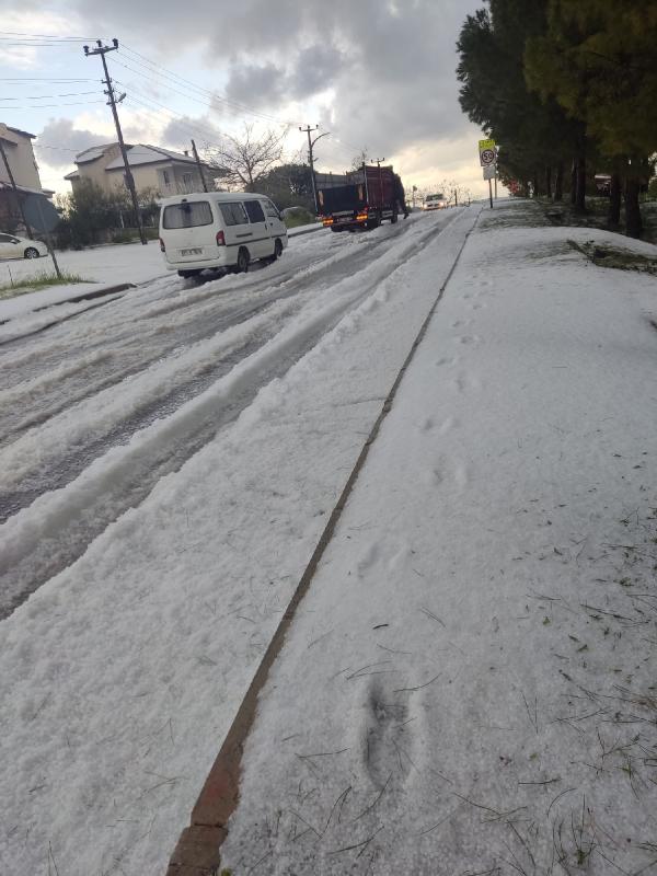 İzmir, dolu yağışıyla beyaza büründü / Ek fotoğraf