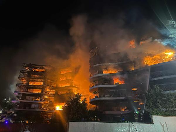 İzmir'de lüks sitede yangın (6)