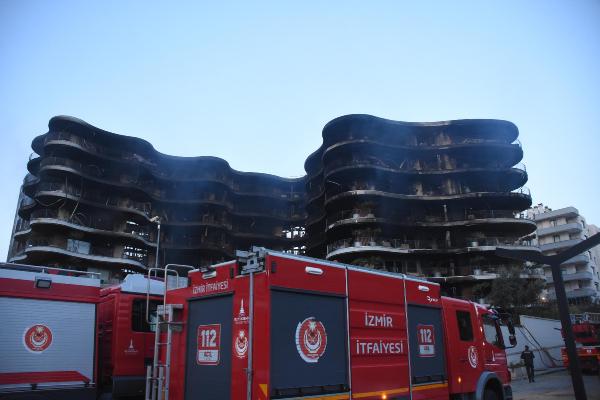 İzmir'de lüks sitedeki yangının büyüklüğü gün ağarınca ortaya çıktı 