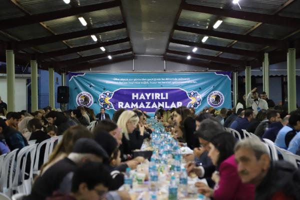 Kartal Belediye Başkanı Gökhan Yüksel, personelle iftar yaptı 