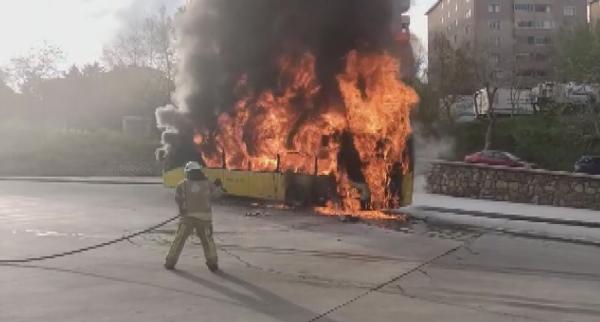 Kartal'da park halindeki İETT otobüsünde yangın çıktı-1