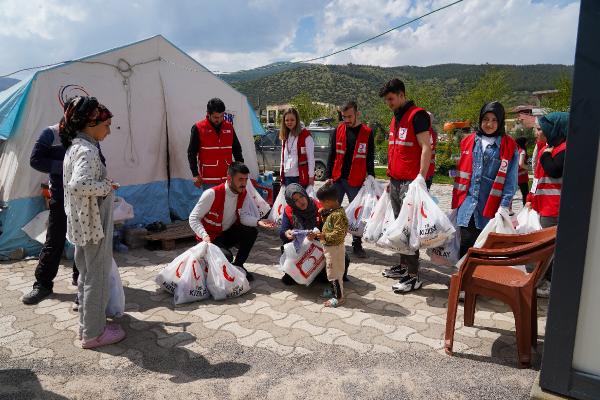 Kızılay bayramda deprem bölgesinde çocuk festivalleri düzenliyor