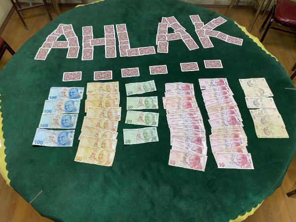 Kumar oynarken yakalanan 10 kişiye 40 bin lira ceza