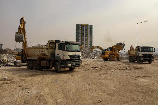 Malatya'da depremin izleri siliniyor