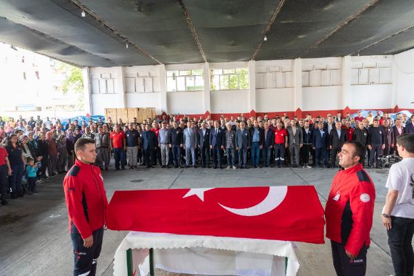 Mersin'deki mobilya fabrikası yangınında 3 işçi ve 1 itfaiye eri hayatını kaybetti (3)