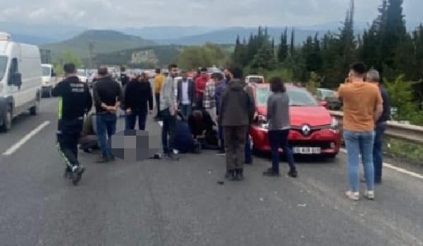 Mezarlık ziyaretine giderken otomobil çarpan baba öldü, oğlu ağır yaralı