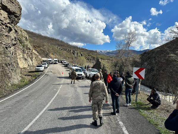 Munzur Çayı'na otomobil uçtu: 3 kayıp