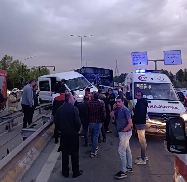 Pendik'te havalimanı personelini taşıyan servis aracı İETT otobüsü ile çarpıştı: 6 yaralı