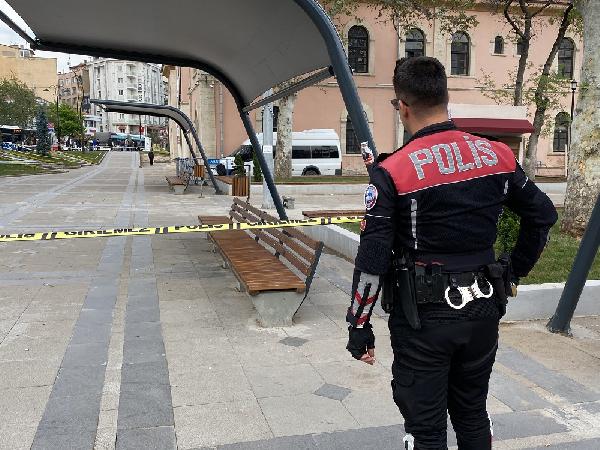 Polisi görünce bırakıp kaçtığı çanta fünye ile patlatıldı